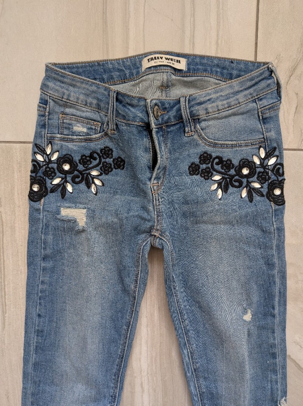 Floral Embroidery And Rhinestone Skinny Jeans